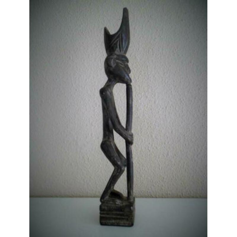 Houten Beeldje Indonesië - Houtsnijwerk - 34 x 5 cm.
