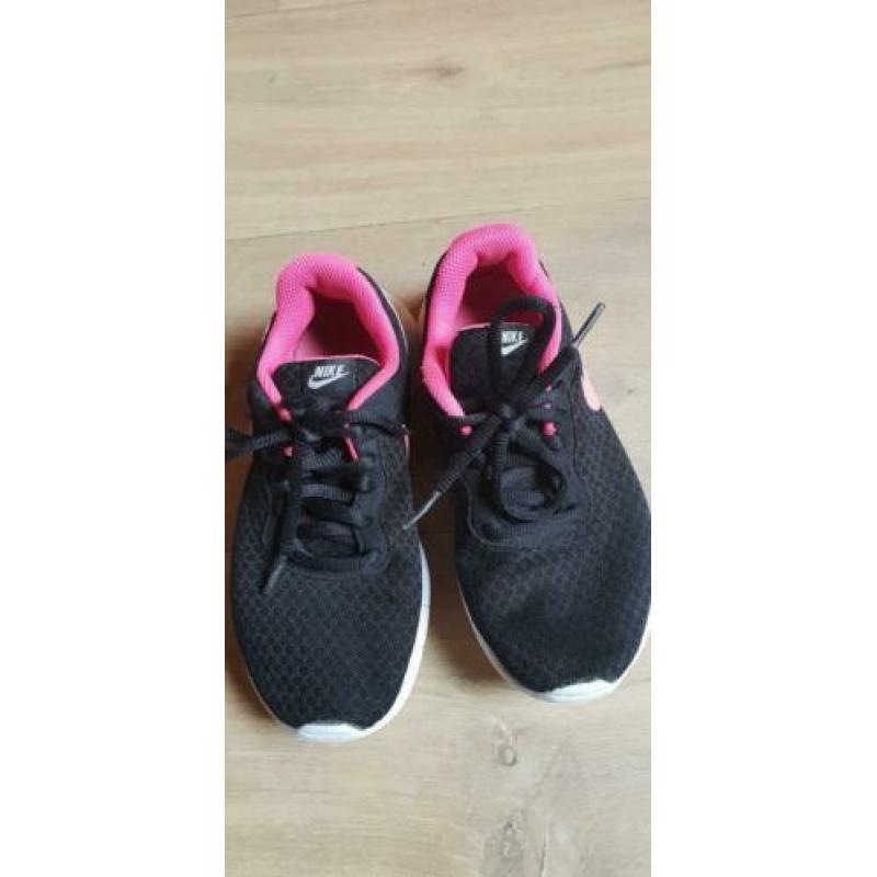 Lekker lopende Nike sneakers maat 33