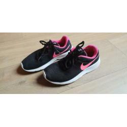 Lekker lopende Nike sneakers maat 33
