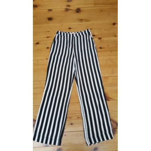 Zwart/witte gestreepte broek 34. Du Nord.