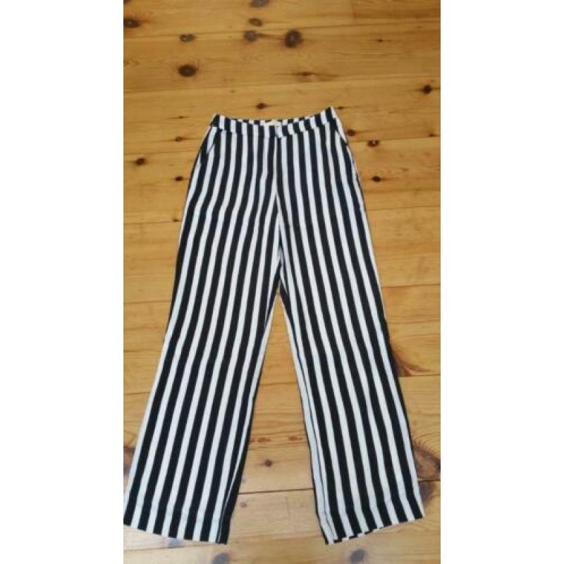 Zwart/witte gestreepte broek 34. Du Nord.