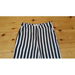 Zwart/witte gestreepte broek 34. Du Nord.