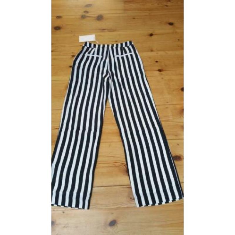 Zwart/witte gestreepte broek 34. Du Nord.