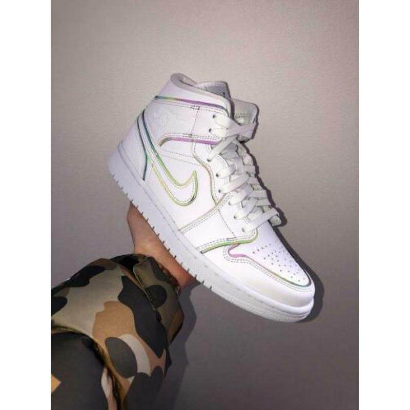 Nike Air Jordan 1 Mid Womens Iridescent Reflective White 40