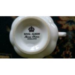 5 mooie kop en schotels van ROYAL ALBERT Bone China