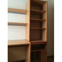 Bureau en boekenkast