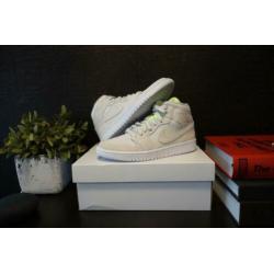 Air Jordan 1 Mid Vast Grey Ghost Green maten 39 & 40