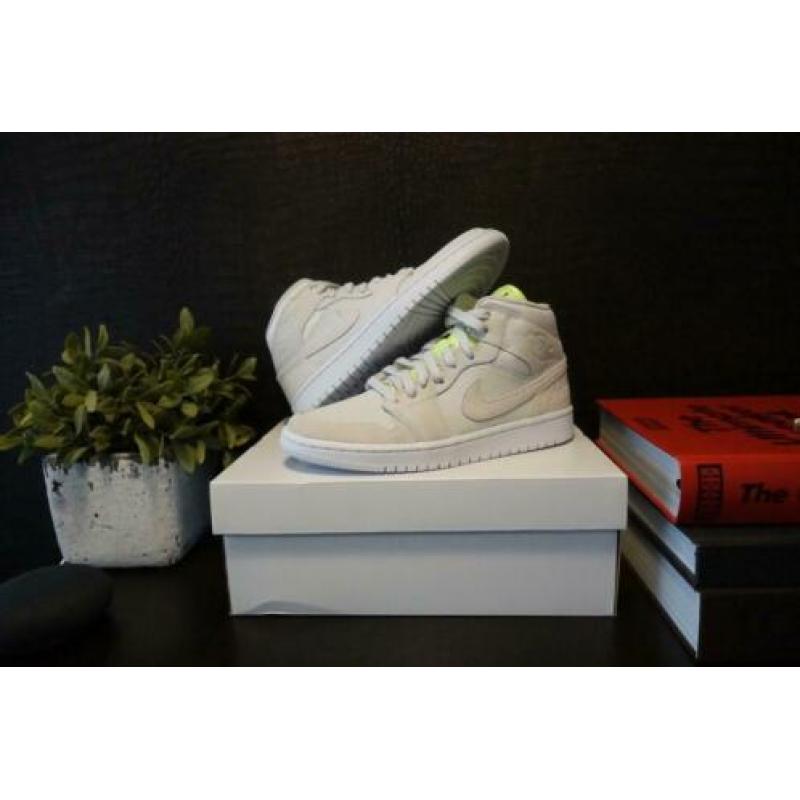 Air Jordan 1 Mid Vast Grey Ghost Green maten 39 & 40