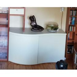 Nog perfect wandmeubel en tv kast. Gratis ophalen.