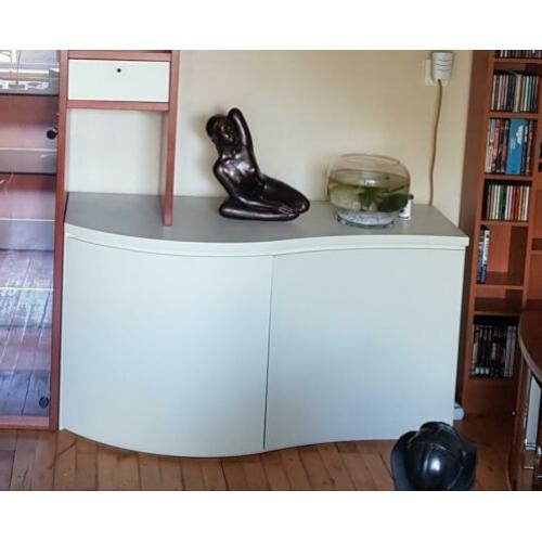 Nog perfect wandmeubel en tv kast. Gratis ophalen.