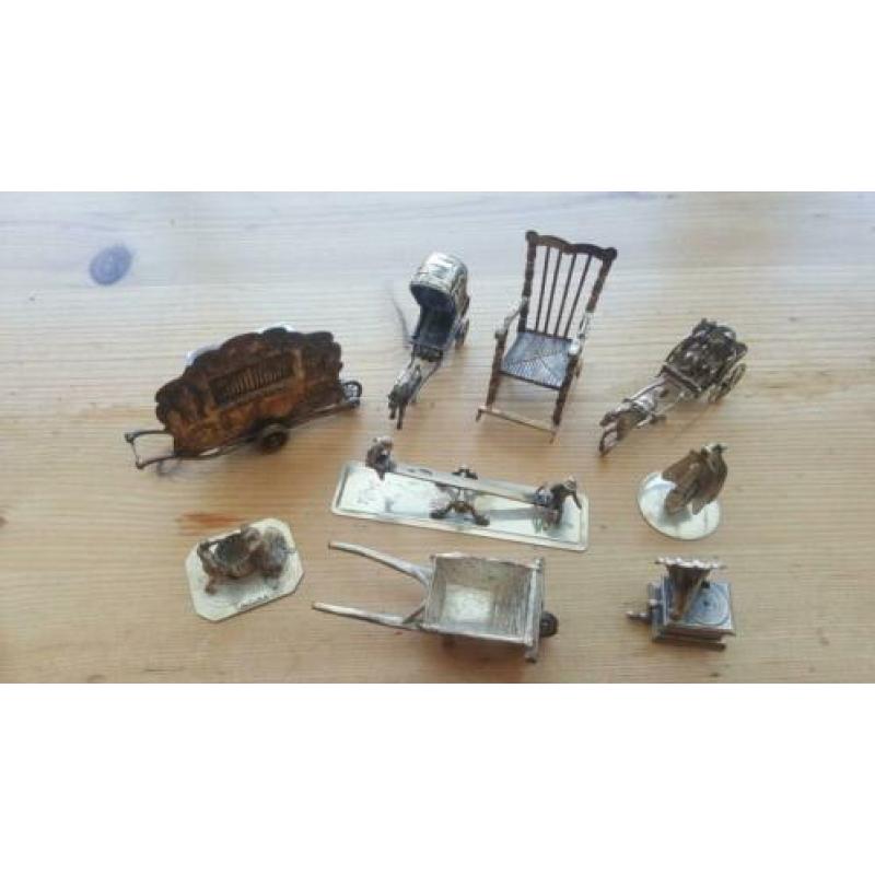 Lotje zilveren miniaturen.