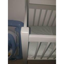 Wiegje wieg babybed bedje grijsgroen, mooie kleur!