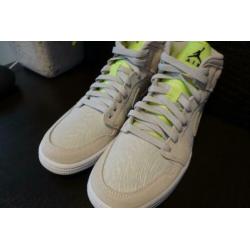 Air Jordan 1 Mid Vast Grey Ghost Green maten 39 & 40