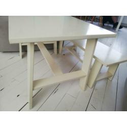 Ikea tafel en bankje!!