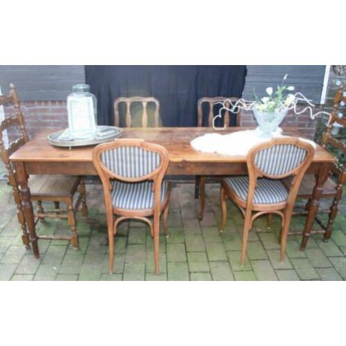 Een mooie Franse eettafel