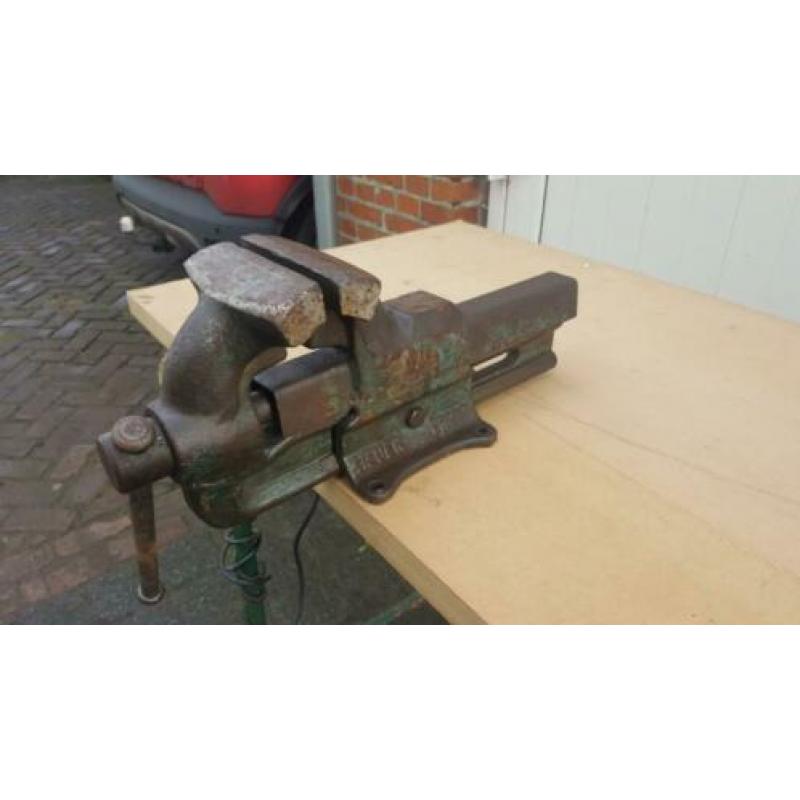 Goede, nette heuer front bankschroef! Bekbreedte 120 mm!