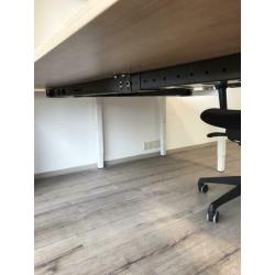 Groot bureau + stoel