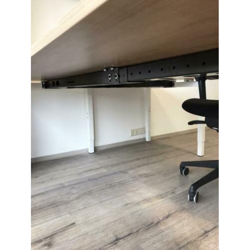 Groot bureau + stoel