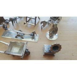 Lotje zilveren miniaturen.