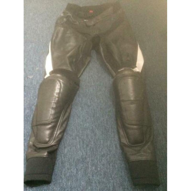 Macna leren motorbroek maat S/>S in goede staat !