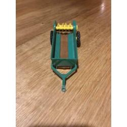 Britains 9540, Vaste Mestverspreider, Schaal 1:32