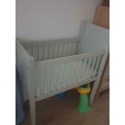 Wiegje wieg babybed bedje grijsgroen, mooie kleur!