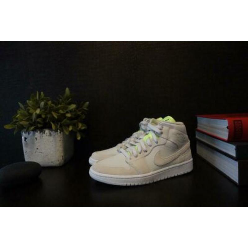 Air Jordan 1 Mid Vast Grey Ghost Green maten 39 & 40