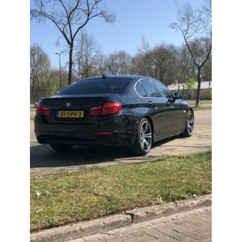 BMW 5-Serie 3.0 I 528 AUT 2010 Zwart Softclose HUD