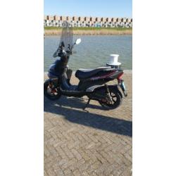 Sportieve 2 takt agm snorscooter