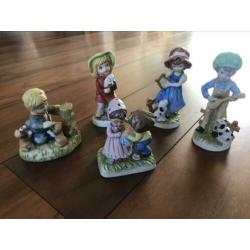 5 stenen beeldjes