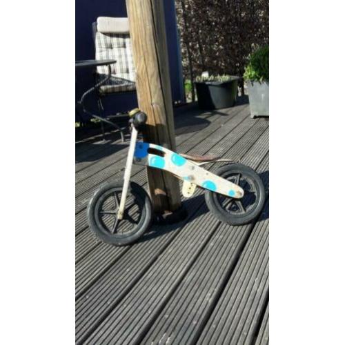 houten loop fietsje in hoogte verstelbaar. goede luchtbanden