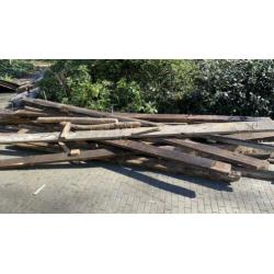 Oude gebinten / oud hout van schuur
