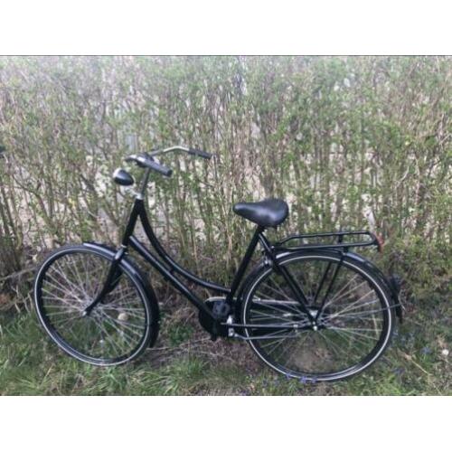 Nieuwe zwarte omafiets
