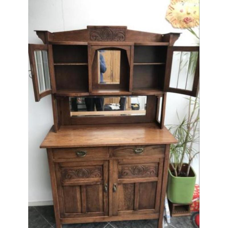 Antieke buffet Kast