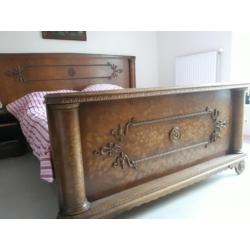 Antieke bed MOET WEG