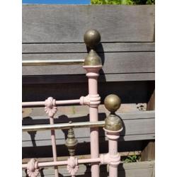 Spijlenbed antiek