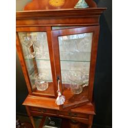 Mahonie vitrine kast