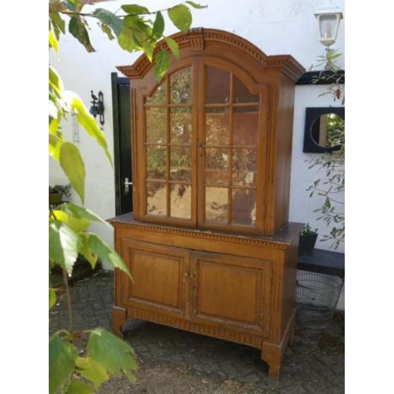 Vtrinekast, Holland ca. 1750