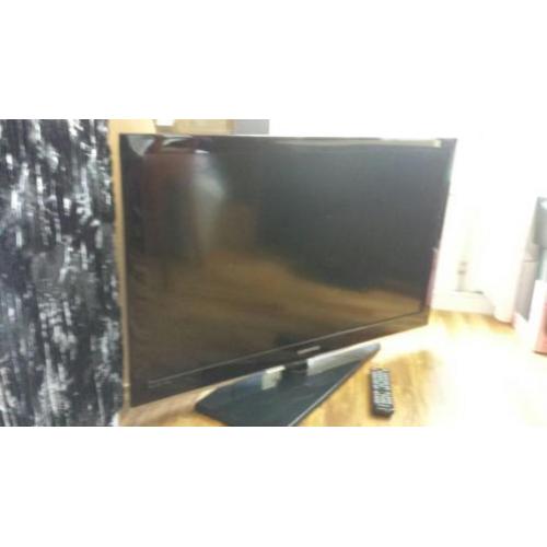 Pracht lcd tv nog vrij jong toestel heel mooi beeld grote tv