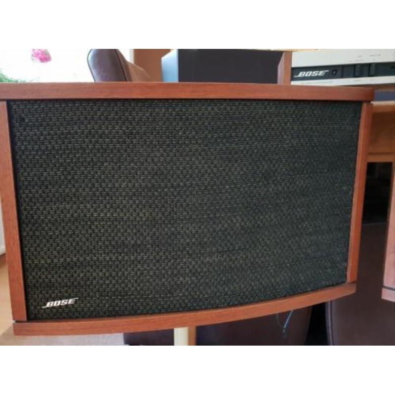 Bose 901 type 4 / equalizer/ 2 speakers/ 2 standaards