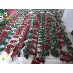 handgemaakte kerstslingers en dik vilt voor het maken van