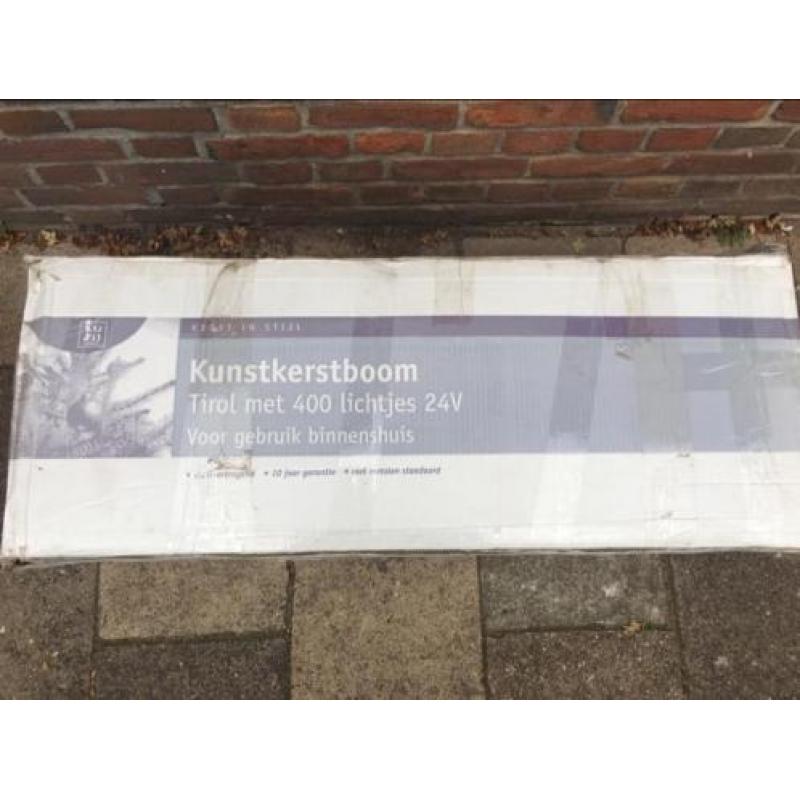 Kunst kerstboom met lampjes