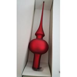 Kerstballen rood en zilver en piek rood