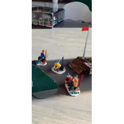 Lemax ijsbaan/skiërs/ bankje/boompje voor kerstdorp