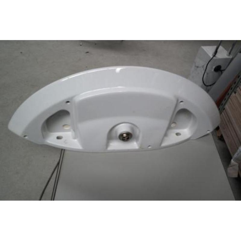 brede WASTAFELS wit keramiek gebruikt merk ROCA €50,- p.st.
