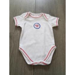 BAMBINO witte romper hartje maat 50/56 (KG513)
