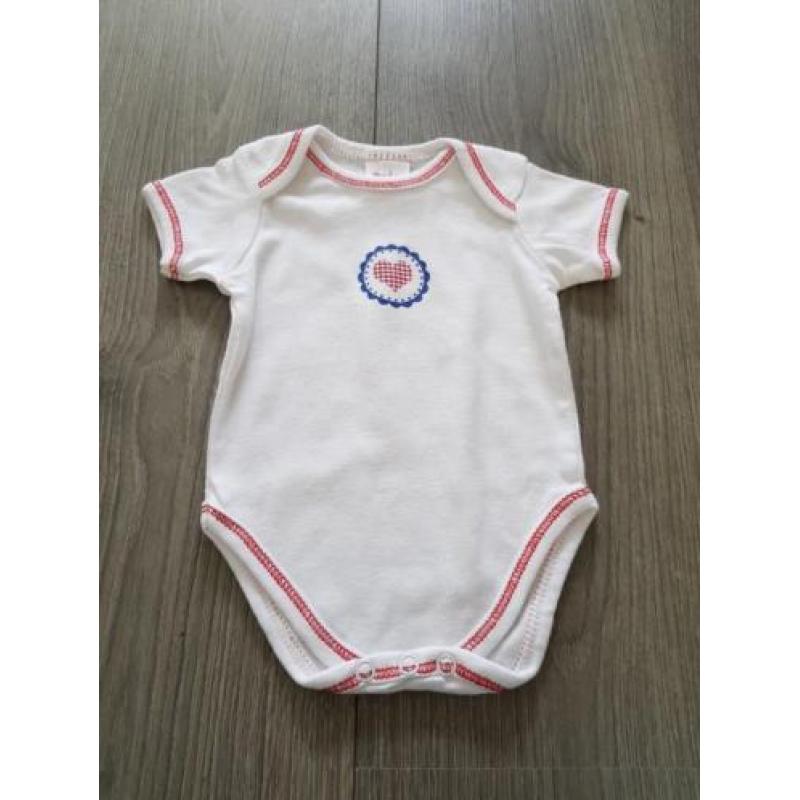 BAMBINO witte romper hartje maat 50/56 (KG513)